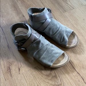 Cloth buckle sandals